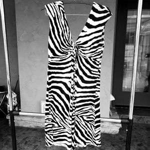 Cotton zebra print v neck dress. M